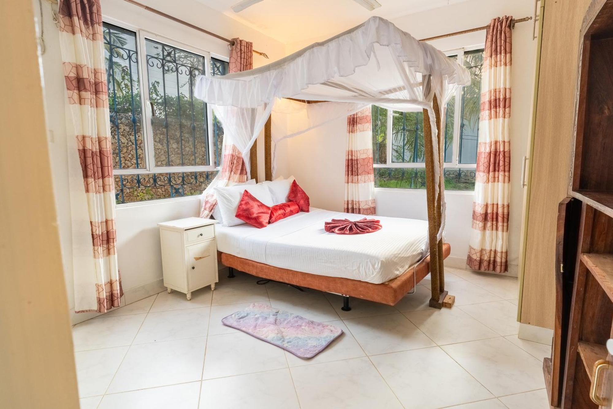 Queens Chateau Boutique Villa เดียนีบีช ภายนอก รูปภาพ