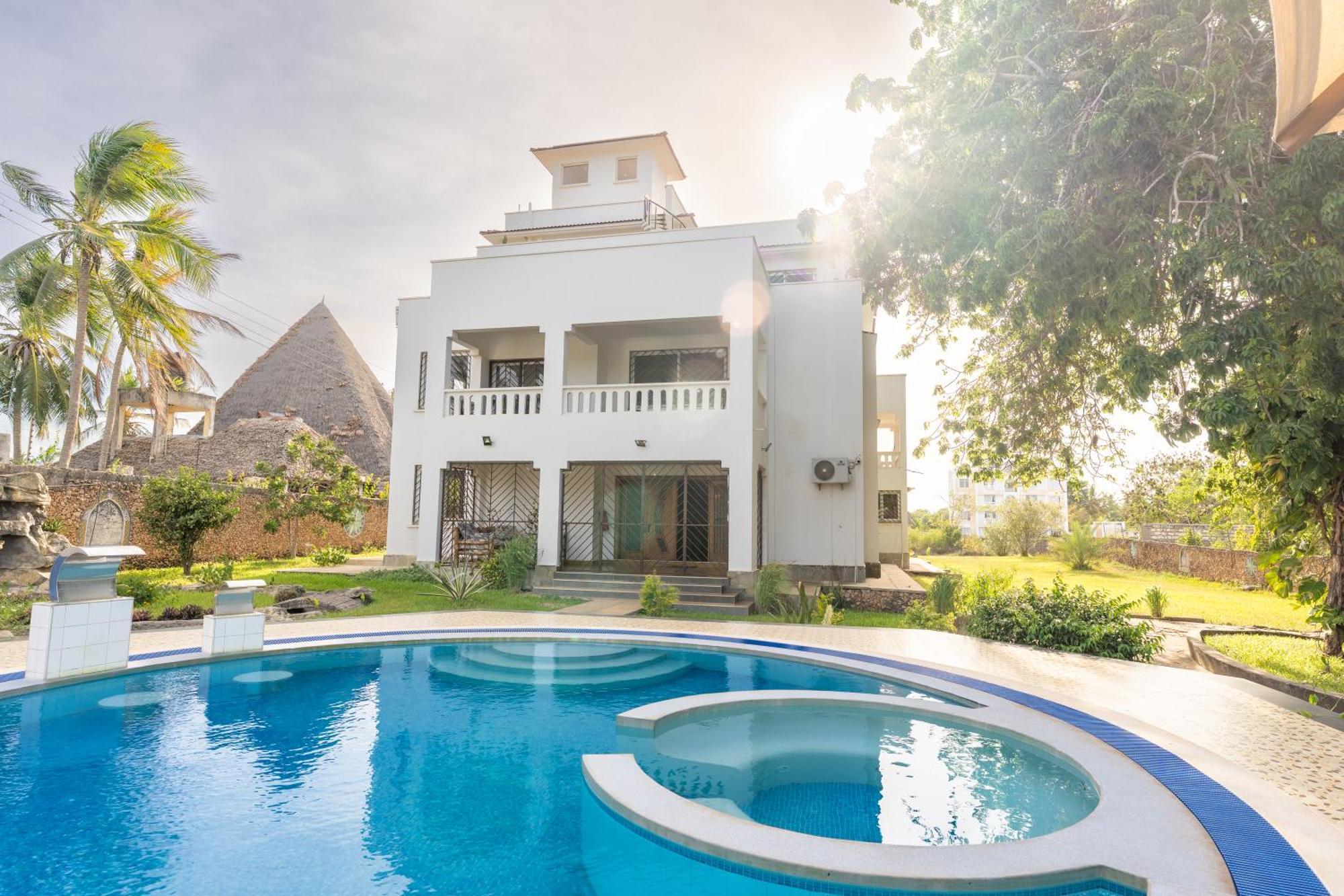 Queens Chateau Boutique Villa เดียนีบีช ภายนอก รูปภาพ