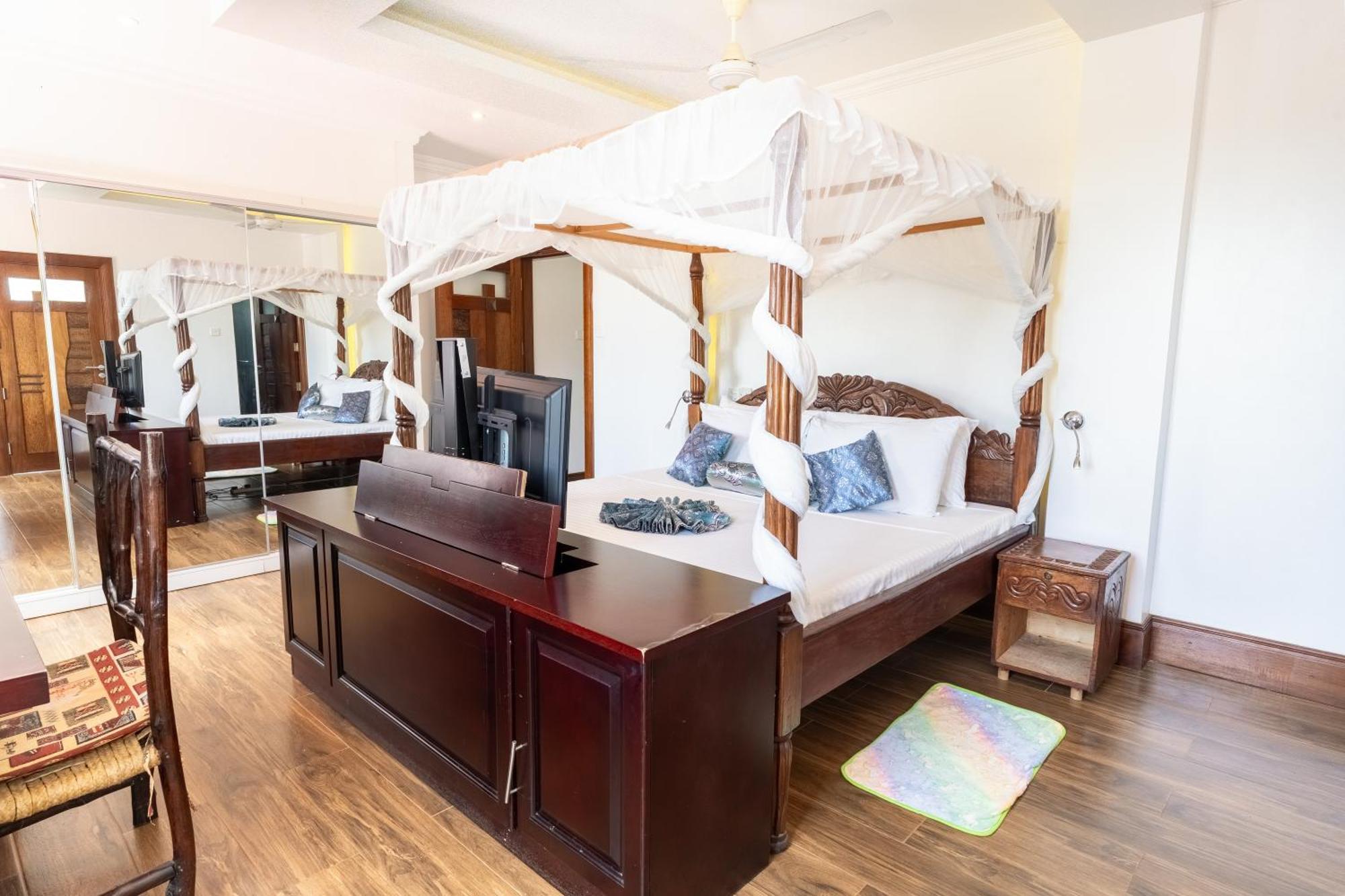 Queens Chateau Boutique Villa เดียนีบีช ภายนอก รูปภาพ