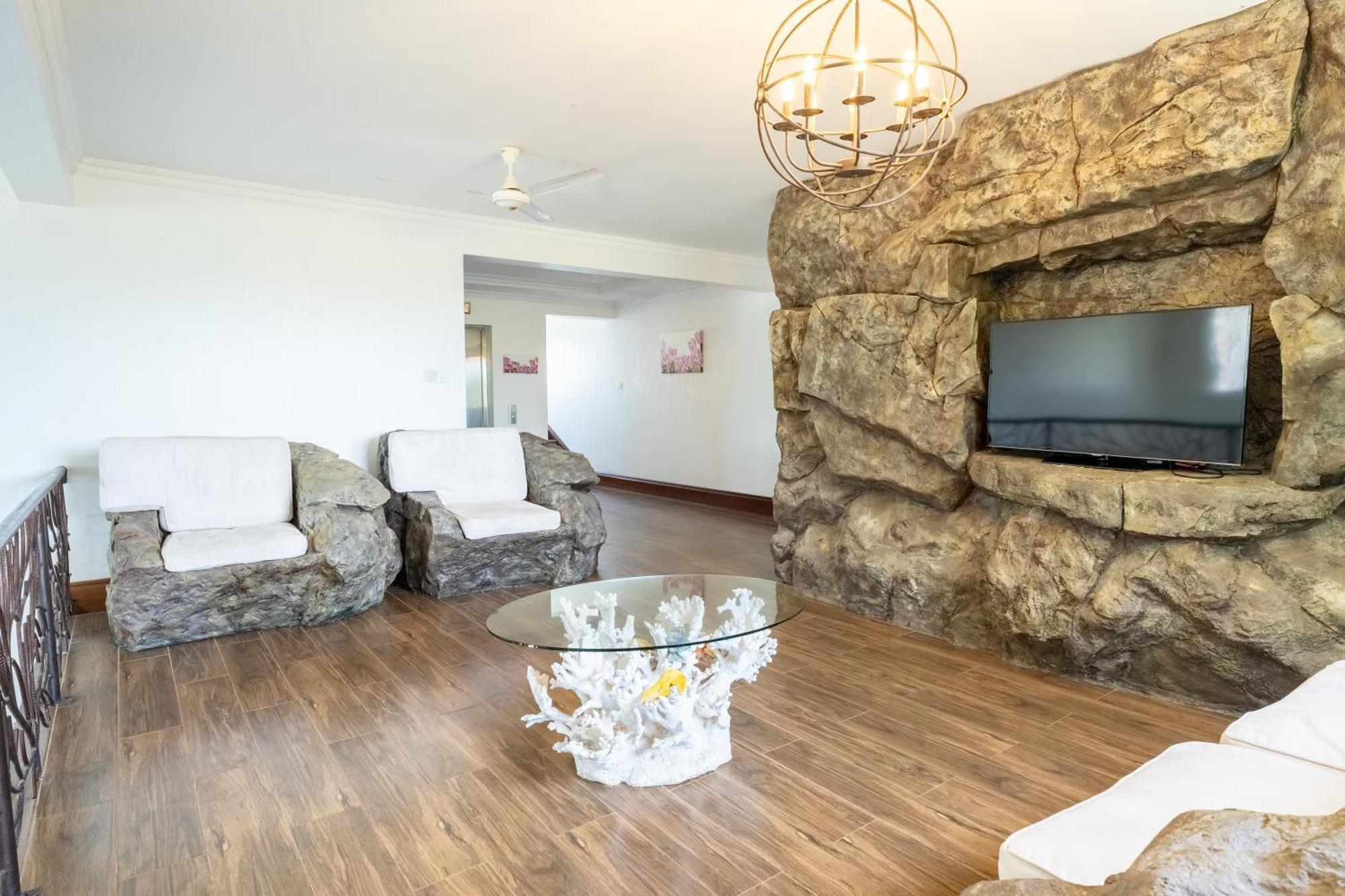 Queens Chateau Boutique Villa เดียนีบีช ภายนอก รูปภาพ