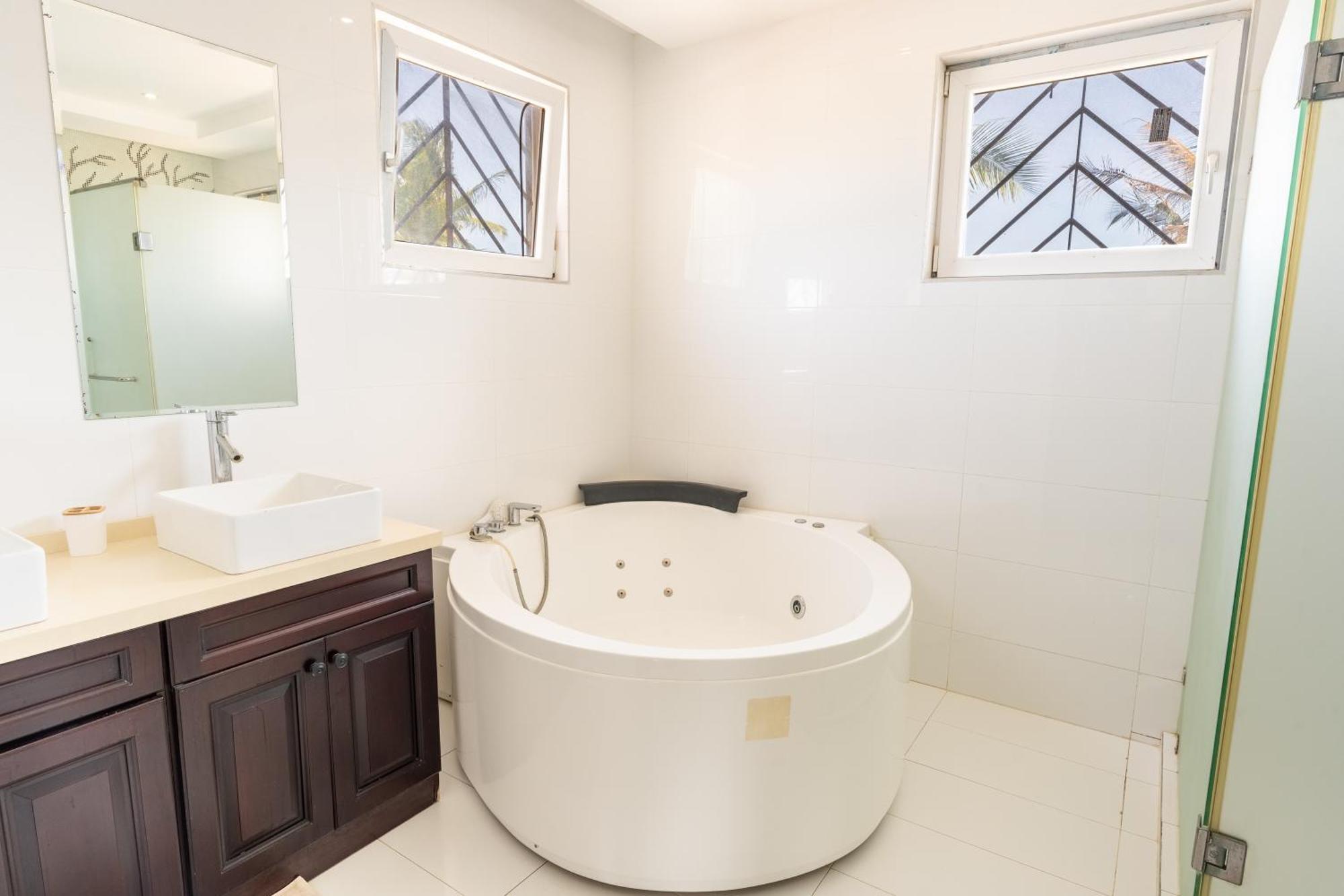 Queens Chateau Boutique Villa เดียนีบีช ภายนอก รูปภาพ